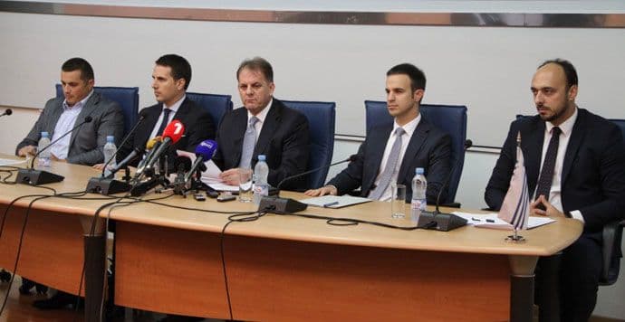 Glavni grad: DF da do sjutra ujutro ukloni binu i šatore Glavni grad: DF da do sjutra ujutro ukloni binu i šatore