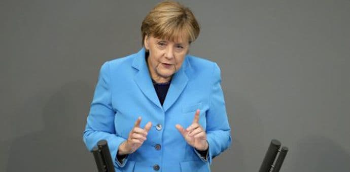 Merkel pitanje izbjeglica uzima u svoje ruke Merkel pitanje izbjeglica uzima u svoje ruke