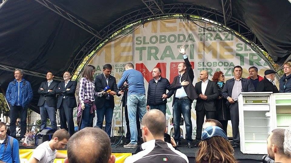 DF nije uklonio binu i šatore, Mandić: Niko nas odavde neće pomjeriti DF nije uklonio binu i šatore, Mandić: Niko nas odavde neće pomjeriti