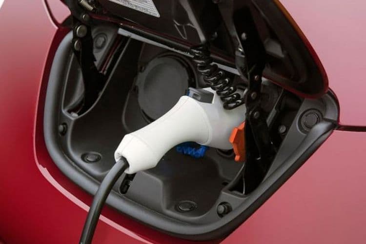 Do 2030. svaki treći nov auto u EU hibrid ili na struju Do 2030. svaki treći nov auto u EU hibrid ili na struju