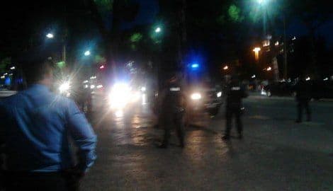 Kamenovan autobus sa  fudbalerima Srbije u Tirani Kamenovan autobus sa  fudbalerima Srbije u Tirani