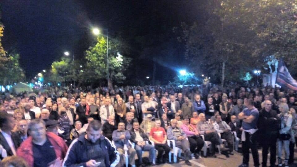 Sa protesta poručeno: Opozicija pristaje da bude fasada, ne zovemo više Lekića i Danilovića Sa protesta poručeno: Opozicija pristaje da bude fasada, ne zovemo više Lekića i Danilovića