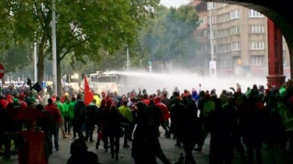 Brisel: Vodeni topovi na sindikalnom protestu Brisel: Vodeni topovi na sindikalnom protestu