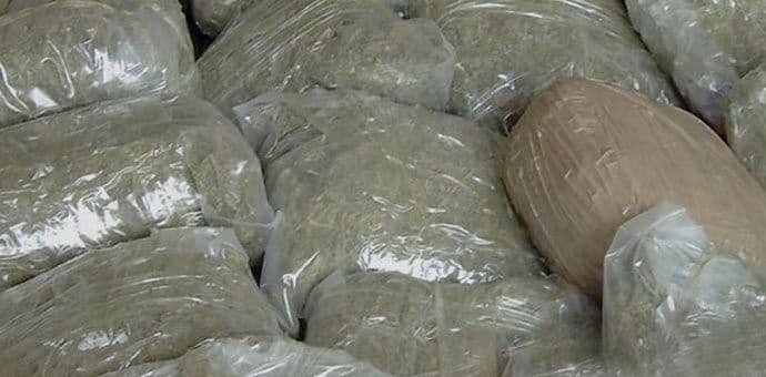 Zaplijenjeno 30 kilograma marihuane, uhapšeno pet osoba Zaplijenjeno 30 kilograma marihuane, uhapšeno pet osoba