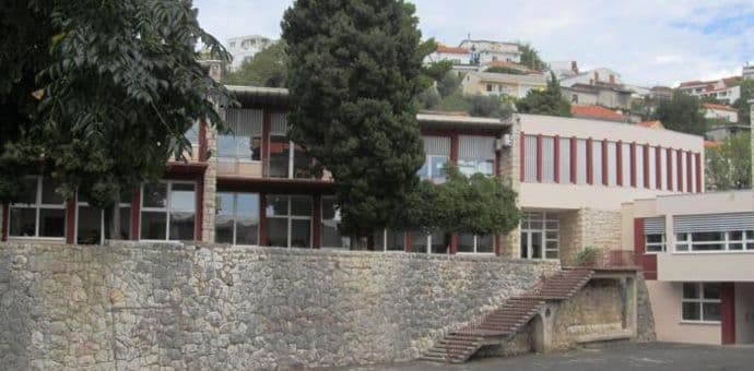 Ministarstvo prosvjete osuđuje napad na profesora  Ministarstvo prosvjete osuđuje napad na profesora