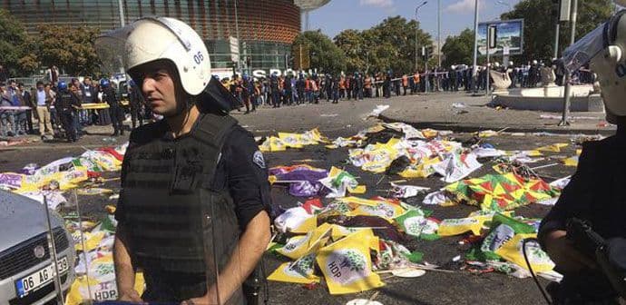 Prokurdska partija: 97 poginulih, 400 povrijeđenih (VIDEO) Prokurdska partija: 97 poginulih, 400 povrijeđenih (VIDEO)