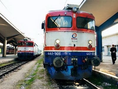 BiH: Voz izletio iz šina, troje povrijeđenih BiH: Voz izletio iz šina, troje povrijeđenih