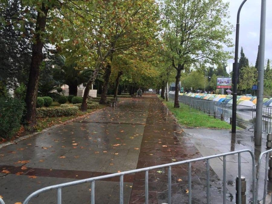 Ni demonstranata, ni policije Ni demonstranata, ni policije