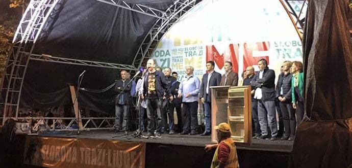 Performans DF-a: Vuvuzele, šatori i kliješta u Skupštini? Performans DF-a: Vuvuzele, šatori i kliješta u Skupštini?