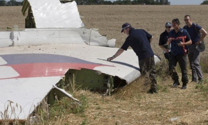 Pronađena olupina aviona puna ljudskih skeleta, sumnja se na MH370 Pronađena olupina aviona puna ljudskih skeleta, sumnja se na MH370