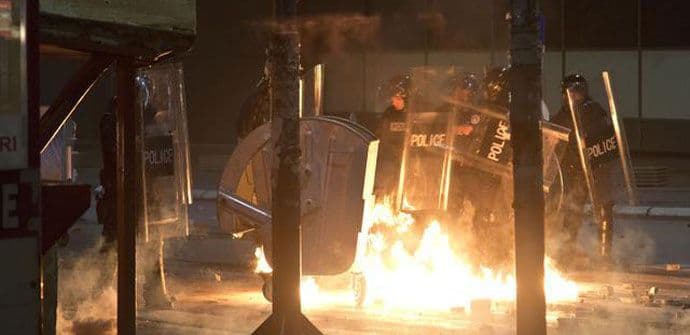 Priština: Veliki neredi nakon hapšenja Kurtija (VIDEO) Priština: Veliki neredi nakon hapšenja Kurtija (VIDEO)