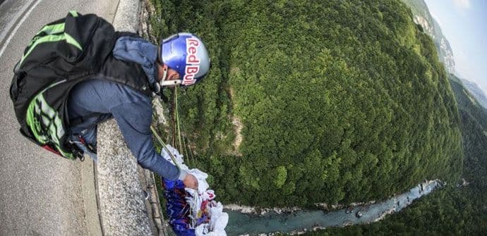 Prvi paraglajding skok sa mosta na Tari (FOTO) Prvi paraglajding skok sa mosta na Tari (FOTO)