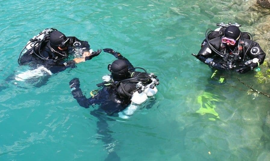 Ronioci izvukli tijelo iz Morače Ronioci izvukli tijelo iz Morače