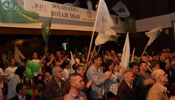 Pobjeda saznaje: Bošnjačka demokratska zajednica pred rascjepom - Predsjednik dobrovoljno ,,trpi“ šoviniste Pobjeda saznaje: Bošnjačka demokratska zajednica pred rascjepom - Predsjednik dobrovoljno ,,trpi“ šoviniste