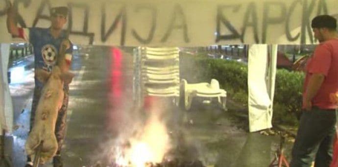 Radunoviću ne smeta okretanje ražnja ispred Skupštine Radunoviću ne smeta okretanje ražnja ispred Skupštine