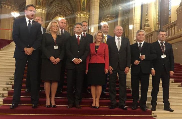 KRIVOKAPIĆ U BUDIMPEŠTI: S Mađarskom do NATO-a KRIVOKAPIĆ U BUDIMPEŠTI: S Mađarskom do NATO-a