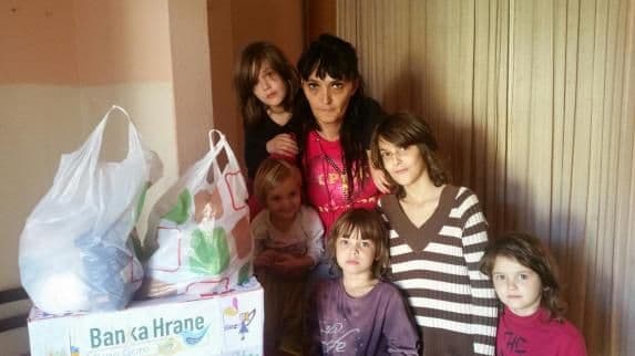 Samohranoj majci petoro maloljetne djece potrebna pomoć Samohranoj majci petoro maloljetne djece potrebna pomoć