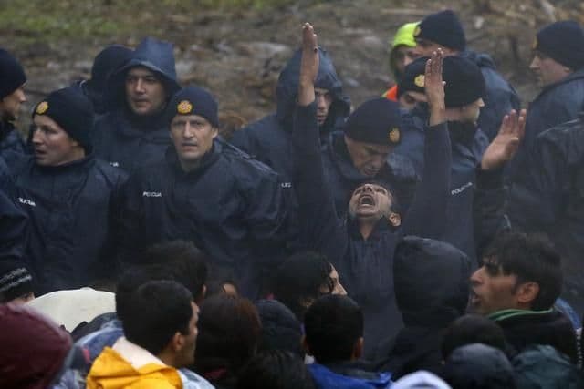 Hrvatska policija na granici napala fotoreportera Hrvatska policija na granici napala fotoreportera