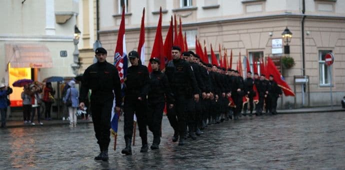 VIDEO: Stranka Glavaša predala izborne liste uz "crnokošuljaše" Slavonske sokolske garde VIDEO: Stranka Glavaša predala izborne liste uz "crnokošuljaše" Slavonske sokolske garde