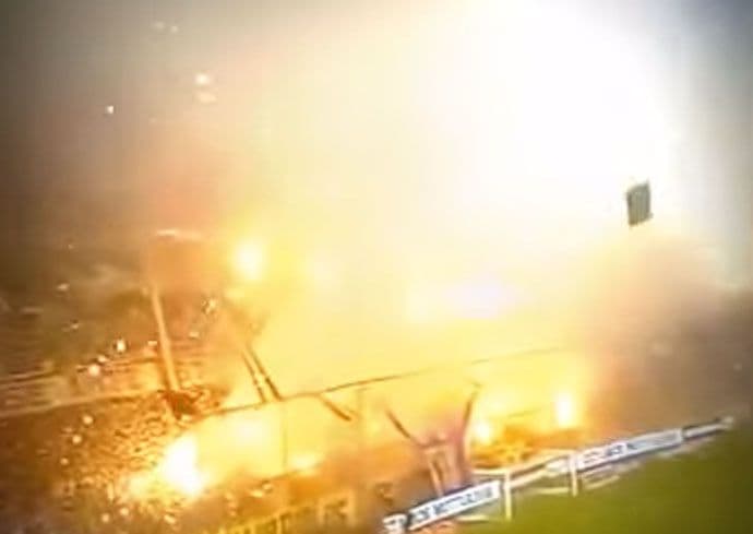 Nevjerovatna navijačka atmosfera na utakmici u Argentini (VIDEO) Nevjerovatna navijačka atmosfera na utakmici u Argentini (VIDEO)