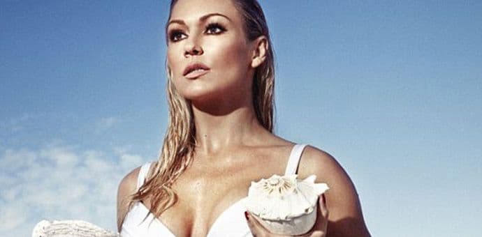 Prelijepa Ruskinja Kristina Rihanoff u ulozi djevojke Jamesa Bonda Prelijepa Ruskinja Kristina Rihanoff u ulozi djevojke Jamesa Bonda