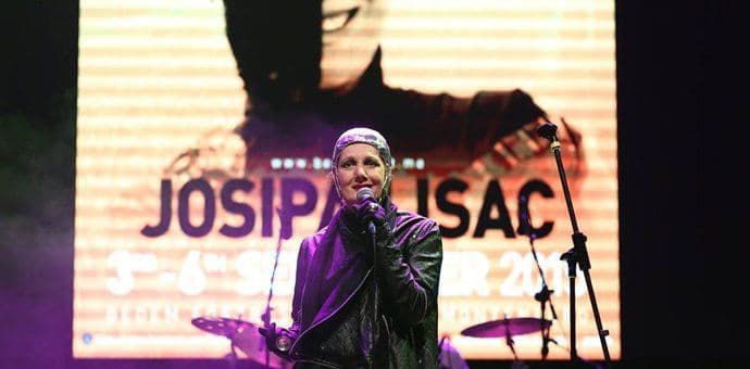 "I prašinu u zlato pretvara": Novi spot Josipe Lisac je "Tu" "I prašinu u zlato pretvara": Novi spot Josipe Lisac je "Tu"