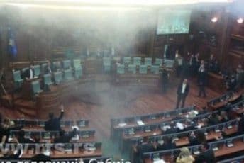 Ponovo suzavac u kosovskom parlamentu 
