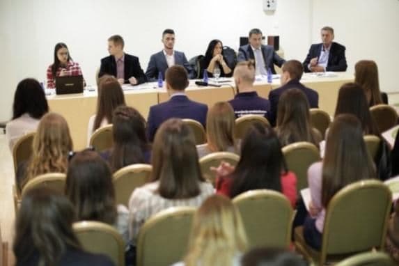 Učenički parlament snažan stimulans u sveobuhvatnom razvoju društva Učenički parlament snažan stimulans u sveobuhvatnom razvoju društva