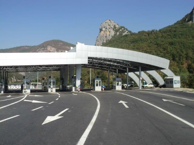 Policija vraća demonstrante iz drugih država Policija vraća demonstrante iz drugih država