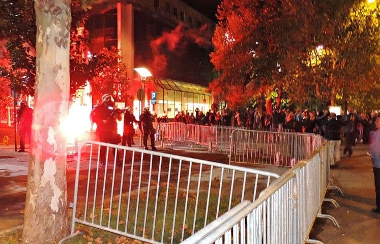 Policija upozorava: Mogući incidenti, ne isključuju se nemiri širih razmjera Policija upozorava: Mogući incidenti, ne isključuju se nemiri širih razmjera