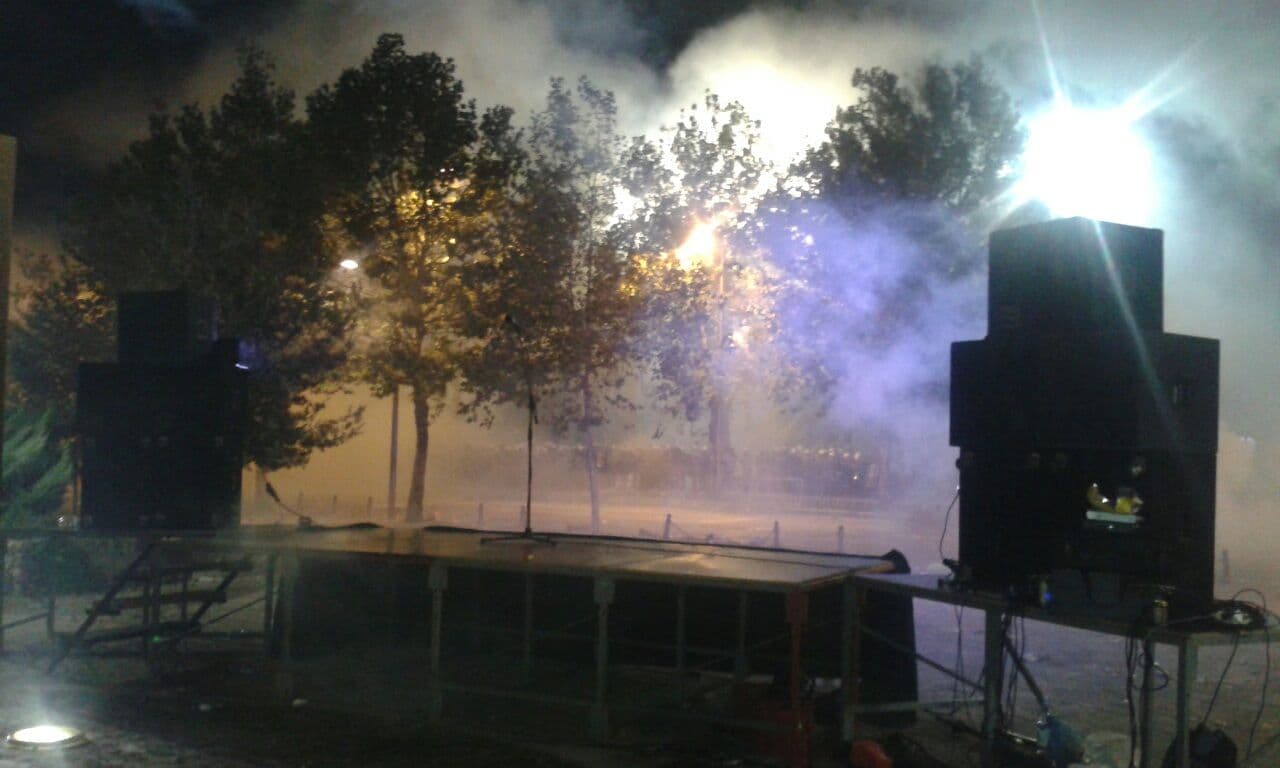 FOTO, VIDEO: Demonstranti napali policiju: Šok bombe i suzavac ispred Skupštine! FOTO, VIDEO: Demonstranti napali policiju: Šok bombe i suzavac ispred Skupštine!