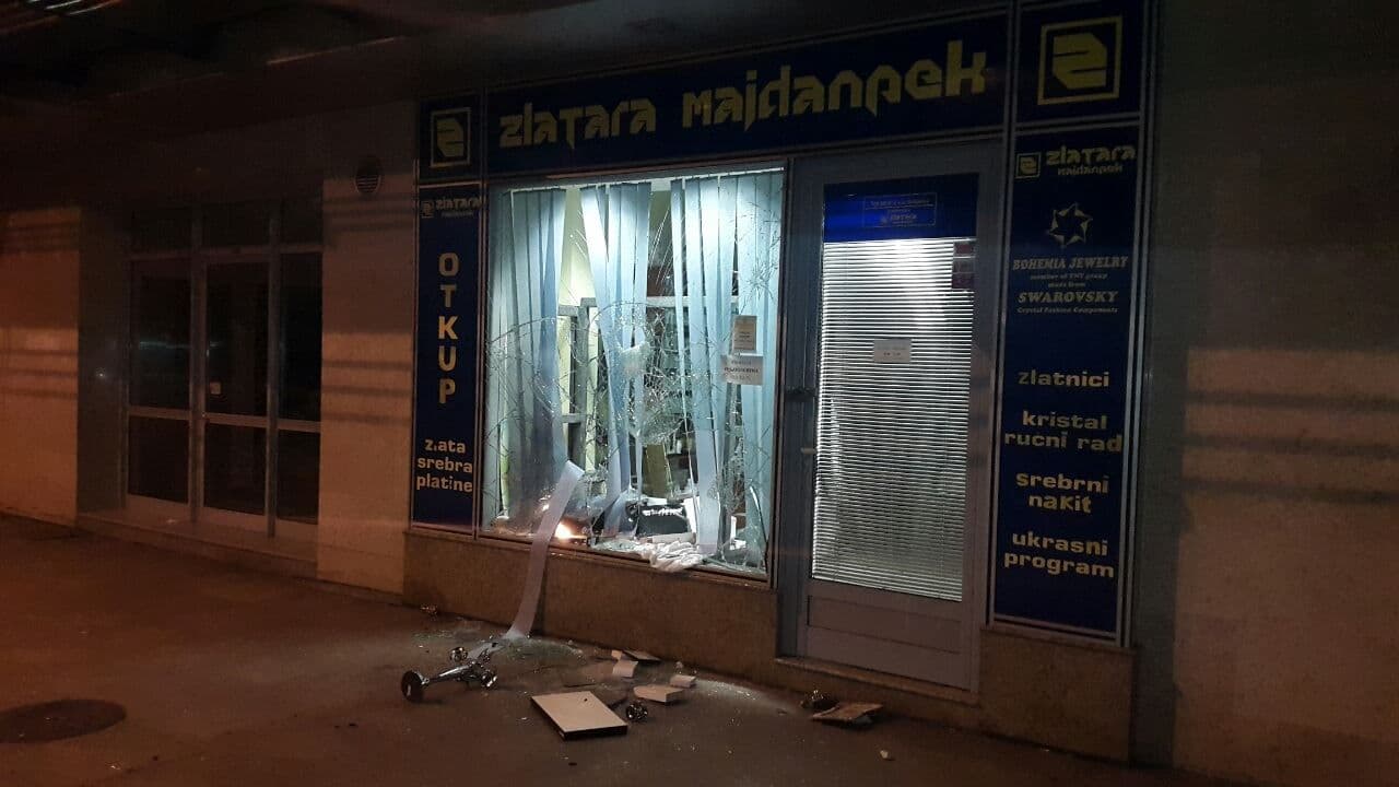 FOTO: Demolirane i pokradene radnje u centru Podgorice FOTO: Demolirane i pokradene radnje u centru Podgorice