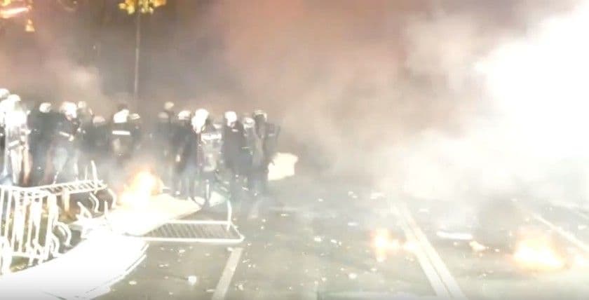 GA: Povrijeđena tri policajca i 18 građana GA: Povrijeđena tri policajca i 18 građana