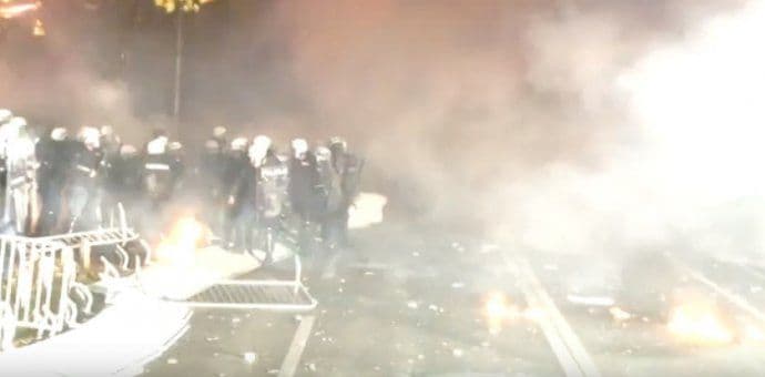 GA: Policija reagovala kad je napadnuta (VIDEO) GA: Policija reagovala kad je napadnuta (VIDEO)