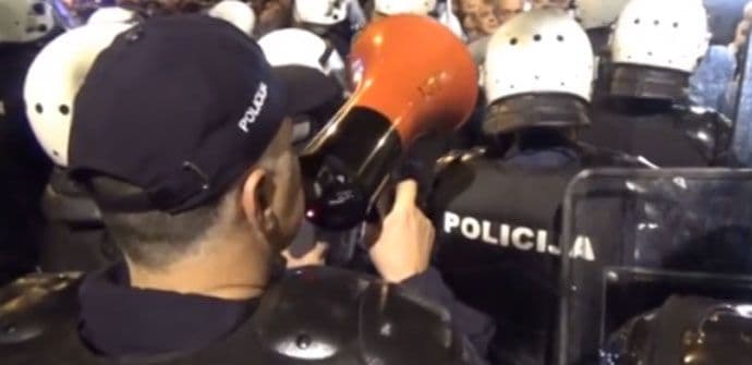 Pogledajte kako su izgledali pregovori Rečevića i Milutina Đukanovića (VIDEO) Pogledajte kako su izgledali pregovori Rečevića i Milutina Đukanovića (VIDEO)