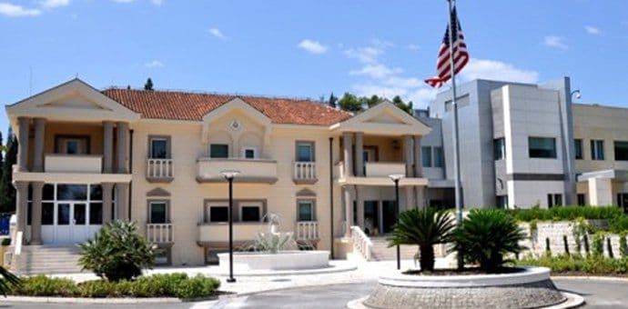 Ambasada SAD-a osudila nasilje na protestima Ambasada SAD-a osudila nasilje na protestima