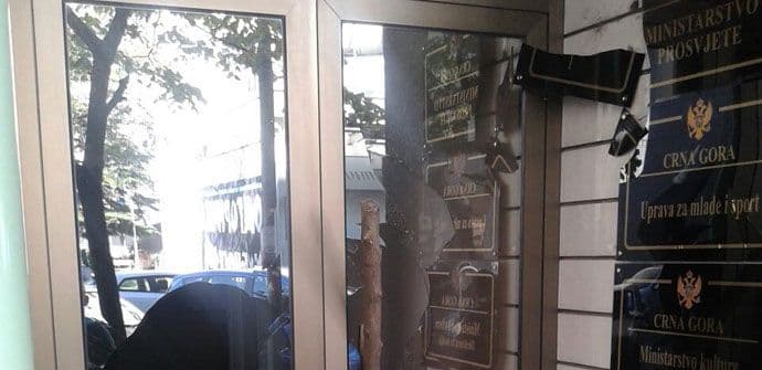 Demonstranti oštetili prostorije Direktorata za medije Ministarstva kulture Demonstranti oštetili prostorije Direktorata za medije Ministarstva kulture