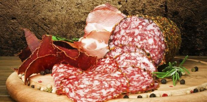 SZO: Kobasice i druge mesne prerađevine izazivaju rak SZO: Kobasice i druge mesne prerađevine izazivaju rak