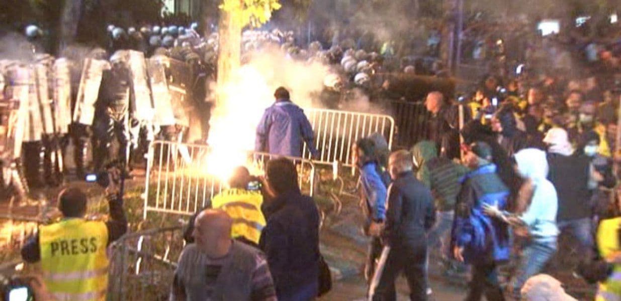 Grupa NVO: Utvrditi identitet napadača i policajaca koji su prekoračili ovlašćenja Grupa NVO: Utvrditi identitet napadača i policajaca koji su prekoračili ovlašćenja