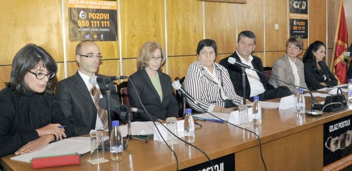 Uspostavljena jedinstvena SOS linija za žrtve nasilja u porodici Uspostavljena jedinstvena SOS linija za žrtve nasilja u porodici