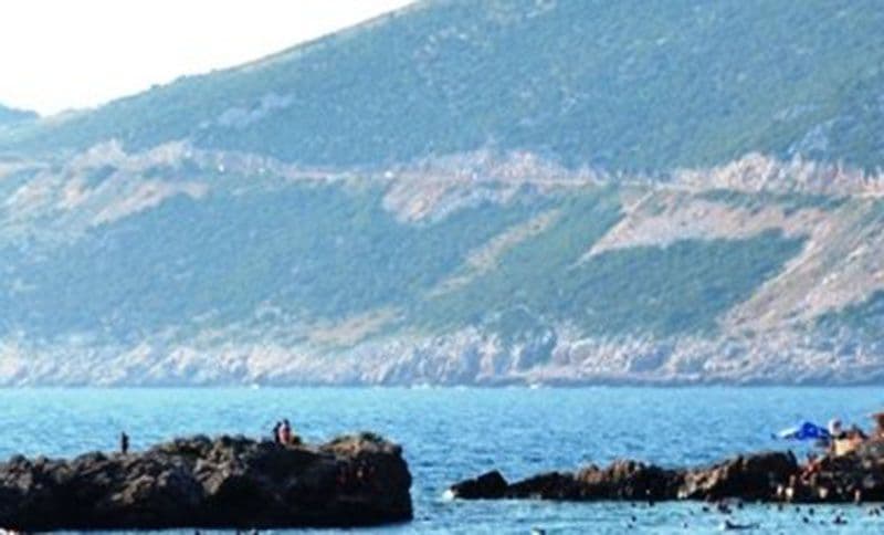 BAR: Auto nađeno u ambisu, od vozača ni traga BAR: Auto nađeno u ambisu, od vozača ni traga