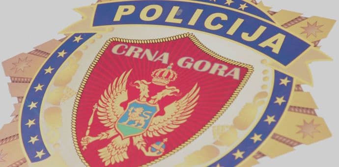 Policija pronašla i oduzela drogu i uhapsila tri osobe Policija pronašla i oduzela drogu i uhapsila tri osobe