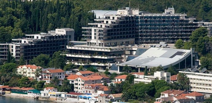 Zbog protesta opozicije IWG se "nećka" da potpiše ugovor za Institut Zbog protesta opozicije IWG se "nećka" da potpiše ugovor za Institut