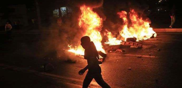 Sukobi zbog pobjede AKP, policija bacila suzavac Sukobi zbog pobjede AKP, policija bacila suzavac