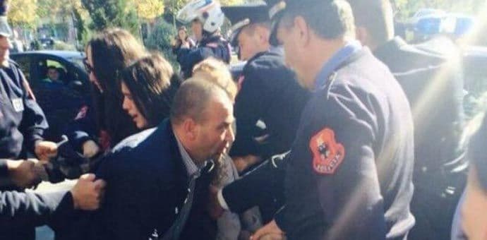 Albanska policija uhapsila studente koji su gađali Edija Ramu Albanska policija uhapsila studente koji su gađali Edija Ramu