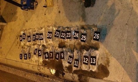 Carinici i policajci zaplijenili 11,1 kg skanka, uhapšen albanski državljanin Carinici i policajci zaplijenili 11,1 kg skanka, uhapšen albanski državljanin