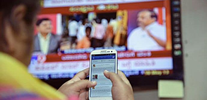 Mladi na mrežama i ispred TV devet sati dnevno Mladi na mrežama i ispred TV devet sati dnevno