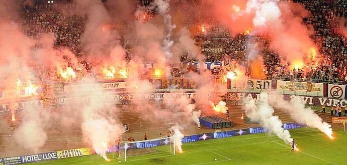 VIDEO: Kako splitska Torcida unosi baklje na stadion!? VIDEO: Kako splitska Torcida unosi baklje na stadion!?