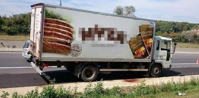 Mađarska preuzima istragu o tragičnoj smrti 71 migranta u hladnjači Mađarska preuzima istragu o tragičnoj smrti 71 migranta u hladnjači