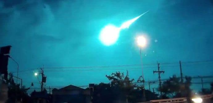 Nad Tajlandom zasijala velika vatrena lopta (VIDEO) Nad Tajlandom zasijala velika vatrena lopta (VIDEO)